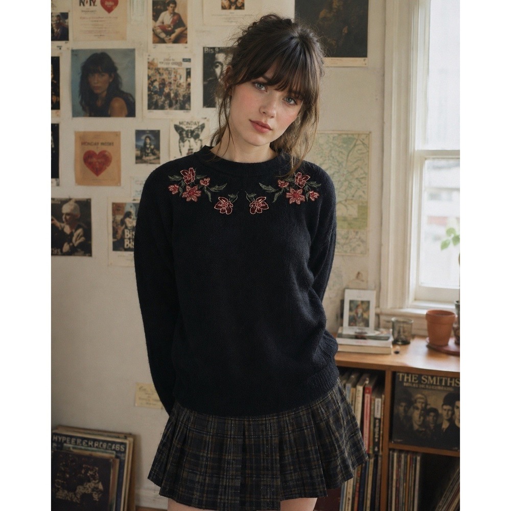 Wyld Hart Embroidered Roses Black Sweater Cutegoth Cottagecore Twee Indie Sz M